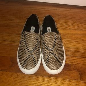 Steven Madden slip-on sneaker
